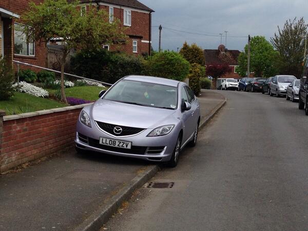 LL08 ZZV displaying Inconsiderate Parking