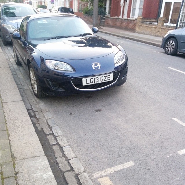LG13 GZE displaying Inconsiderate Parking