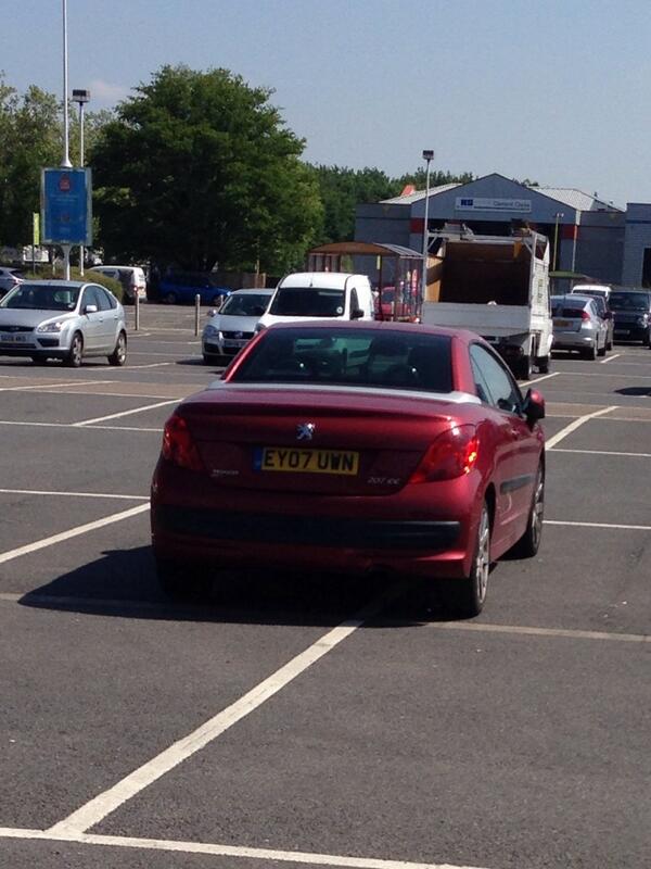 EY07 UWN is a crap parker