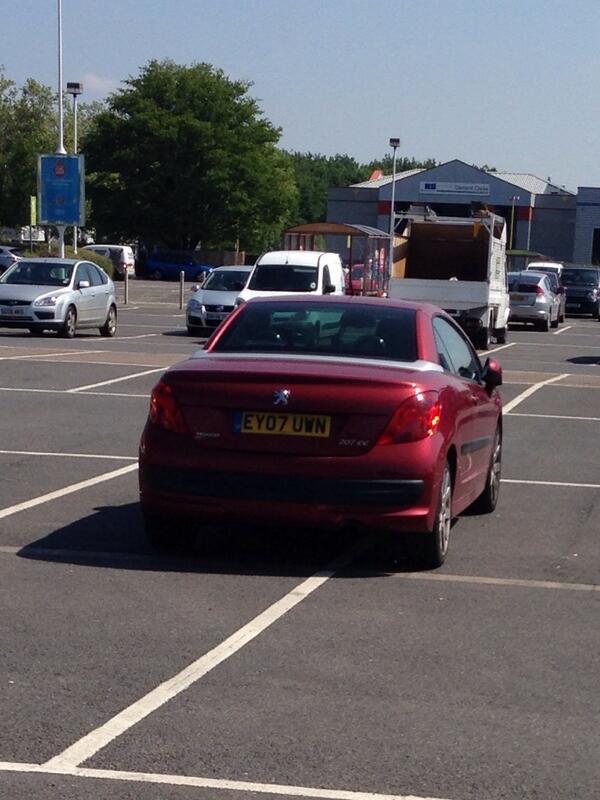 EY07 UWN displaying Inconsiderate Parking