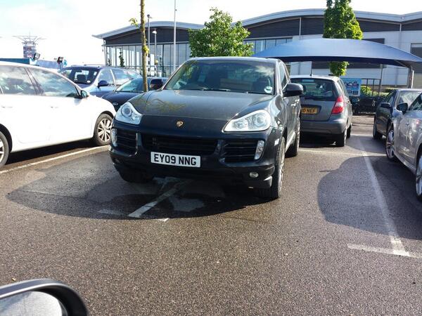 EY09 NNG displaying Selfish Parking