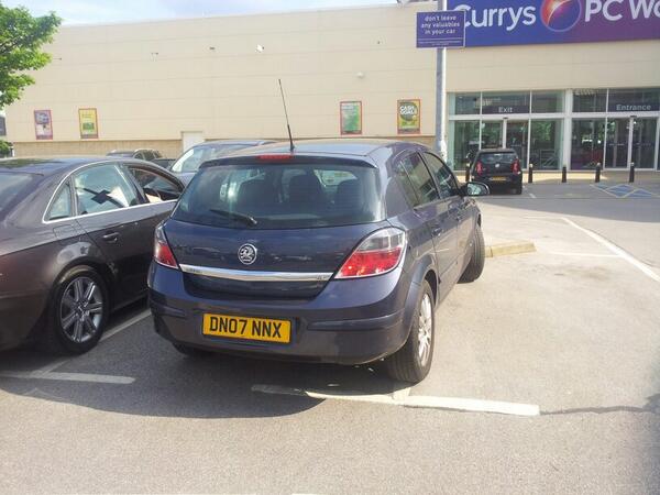 DN07 NNX displaying crap parking
