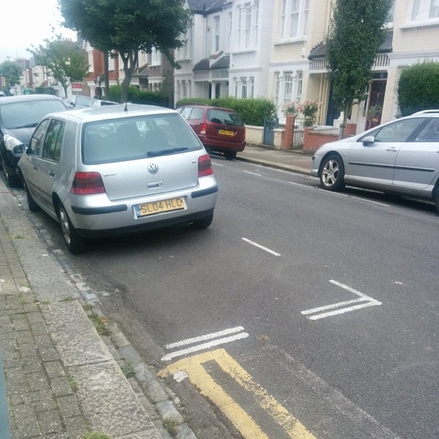 SL04 HLC displaying Inconsiderate Parking
