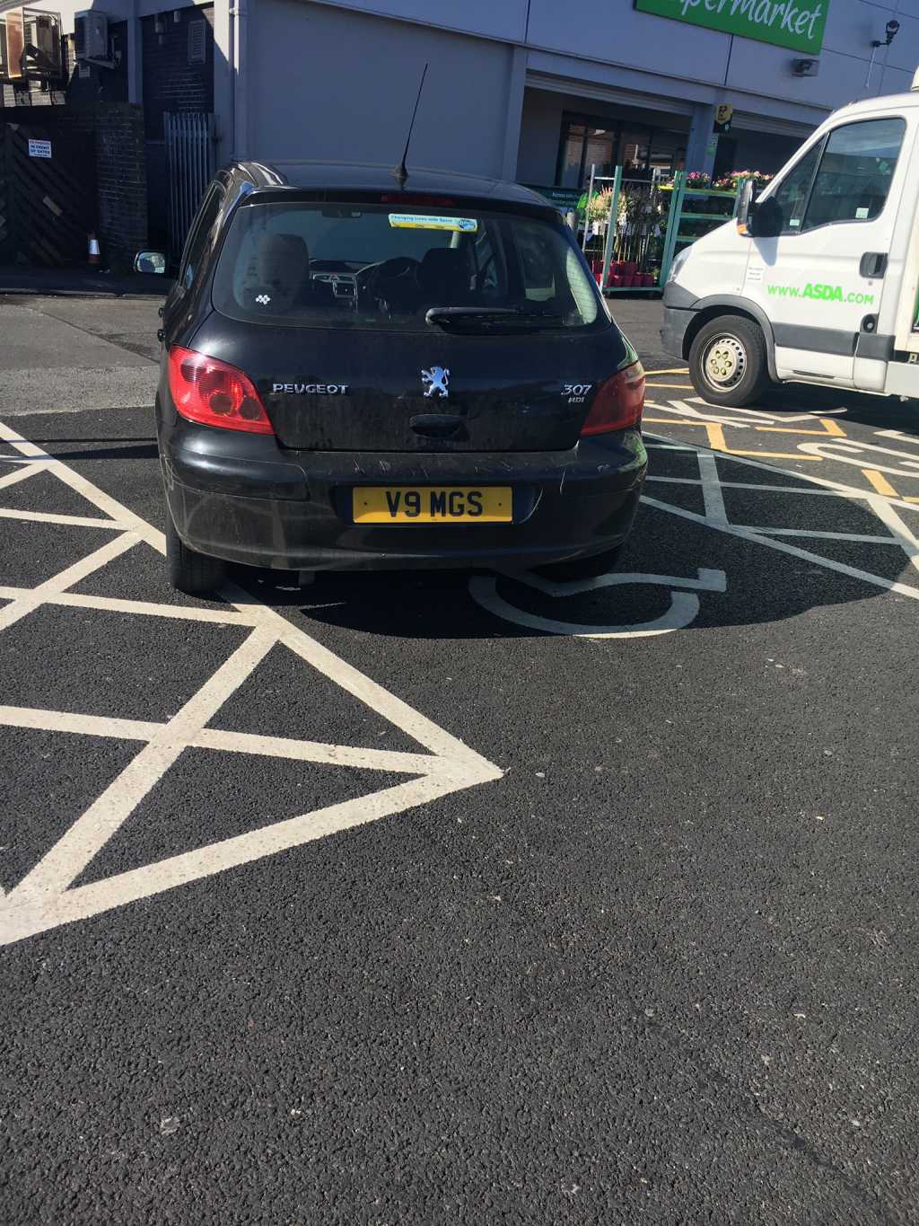 V9 MGS displaying Selfish Parking