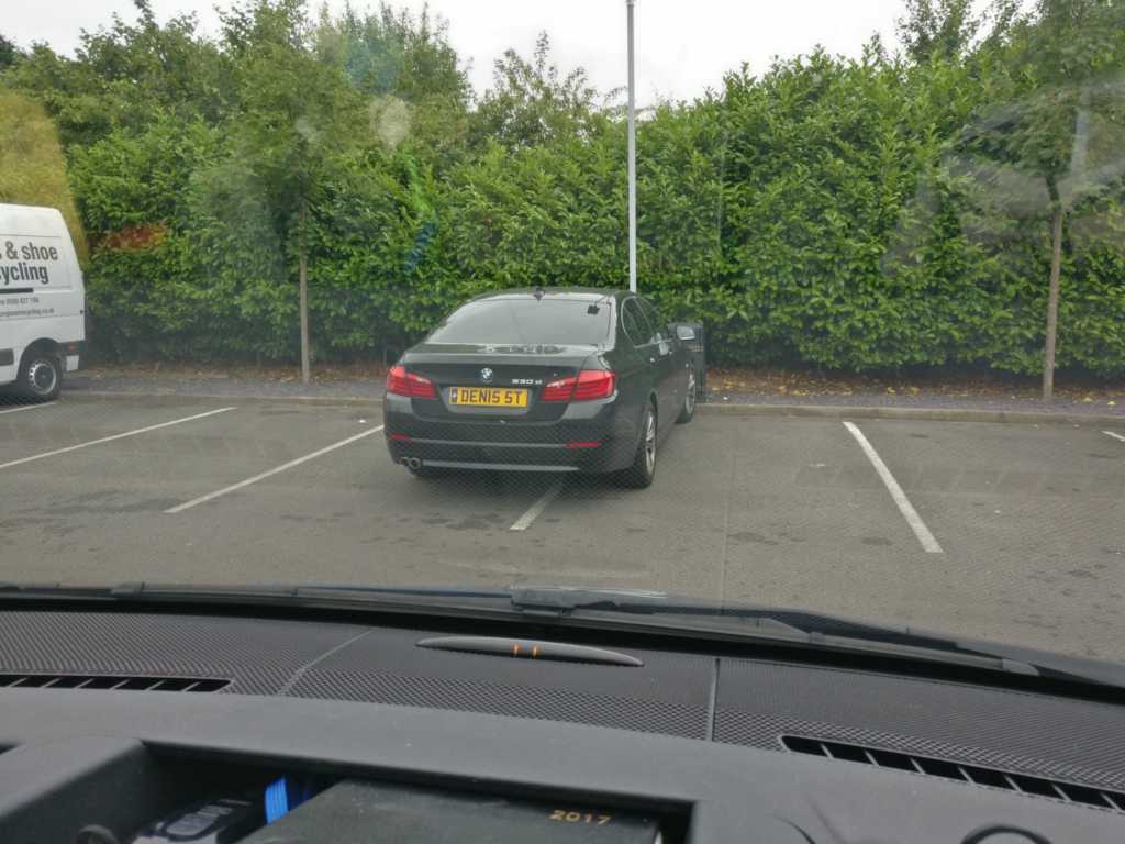 DEN15 5T displaying Inconsiderate Parking