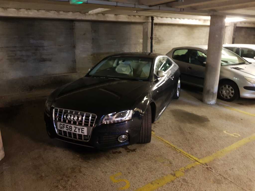 GF58 ZYE displaying Selfish Parking