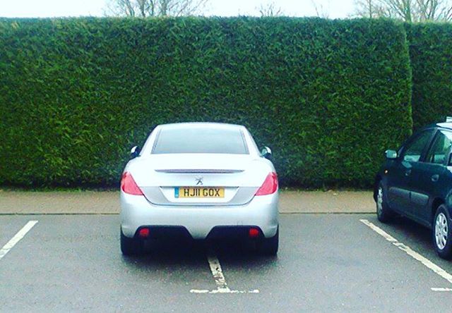 HJ11 GOX displaying Inconsiderate Parking