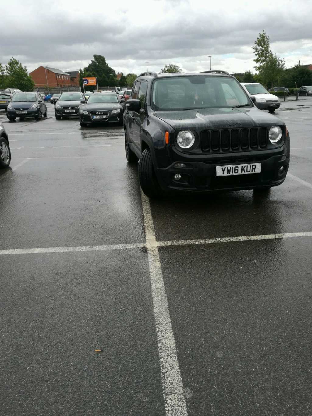 YW16 KUR displaying crap parking