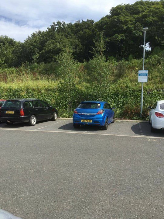 LG57 LXZ displaying Inconsiderate Parking