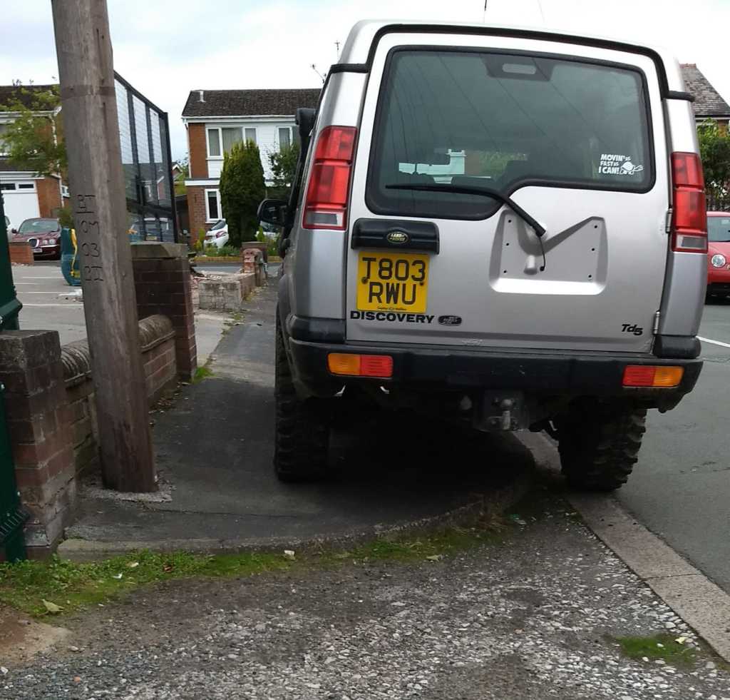 T803 RWU displaying crap parking