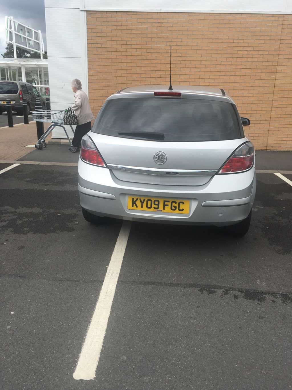 KY09 FGC is a crap parker