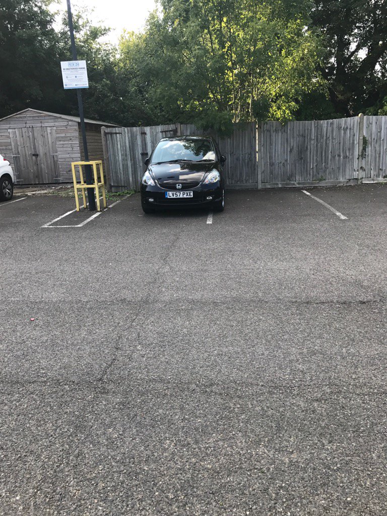 LV17 PXE displaying Inconsiderate Parking