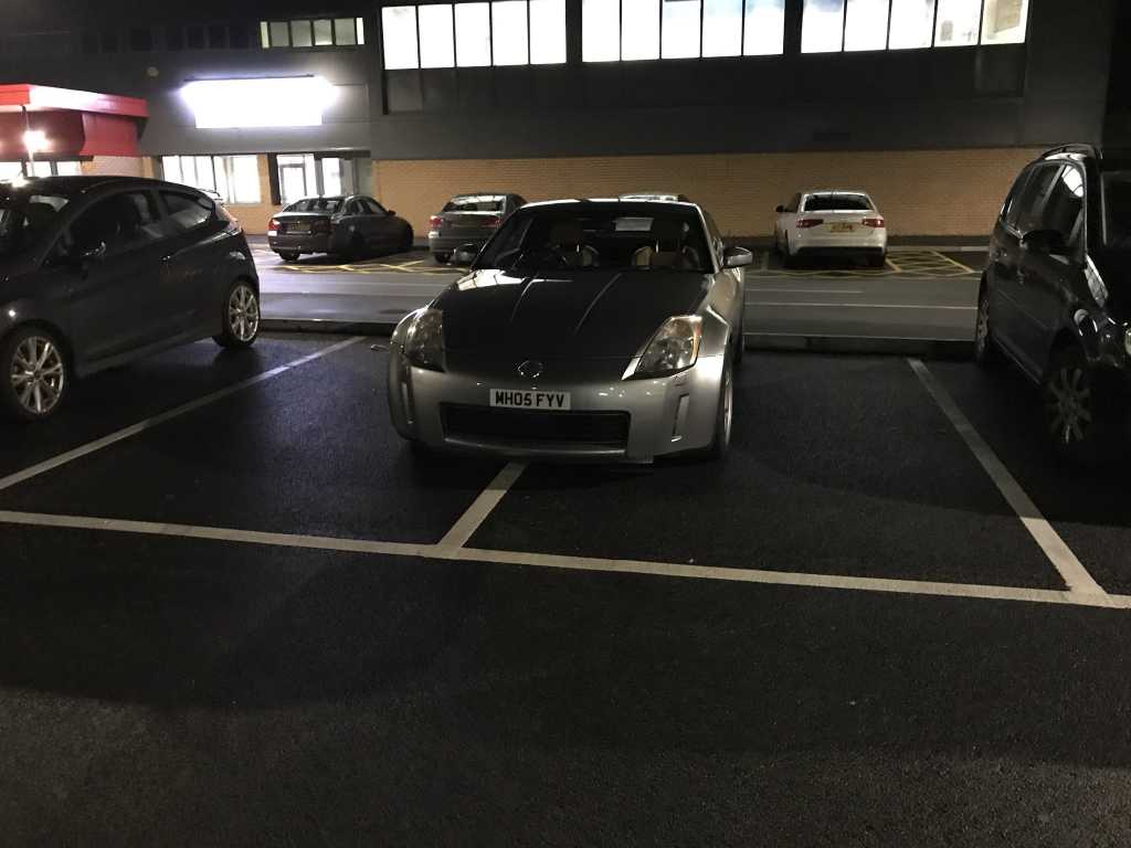 MH05 FYV is a crap parker