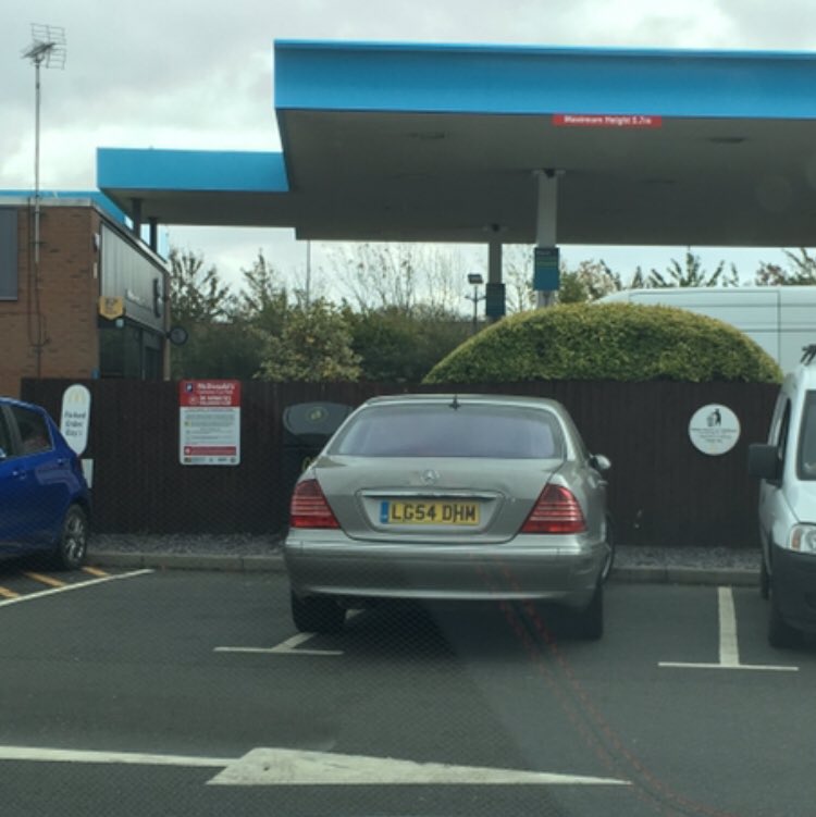 LG54 DHM displaying Inconsiderate Parking
