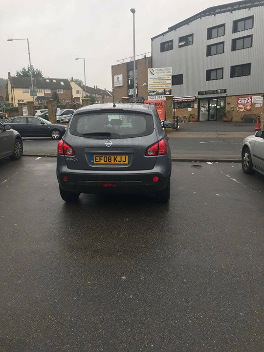 EF08 KJJ displaying Inconsiderate Parking