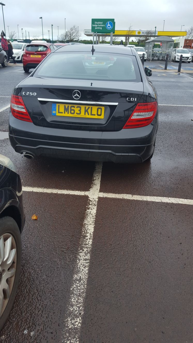 LM63 KLO displaying Inconsiderate Parking