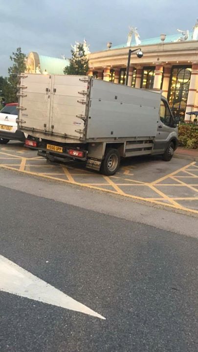 VE66 UPP displaying crap parking