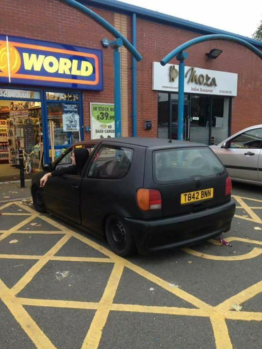 T842 BNN displaying Inconsiderate Parking