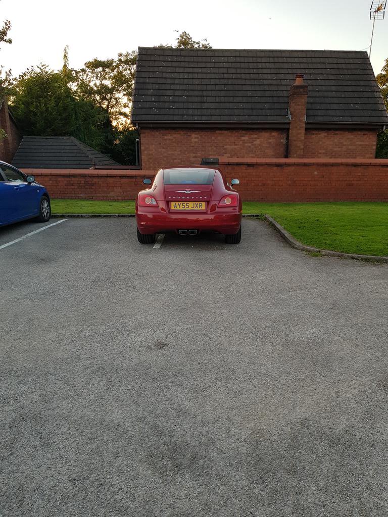 SK06 FZA displaying Inconsiderate Parking