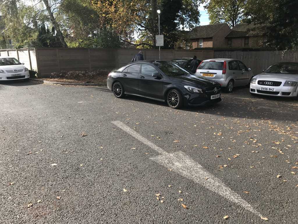 HK66 BXV displaying crap parking