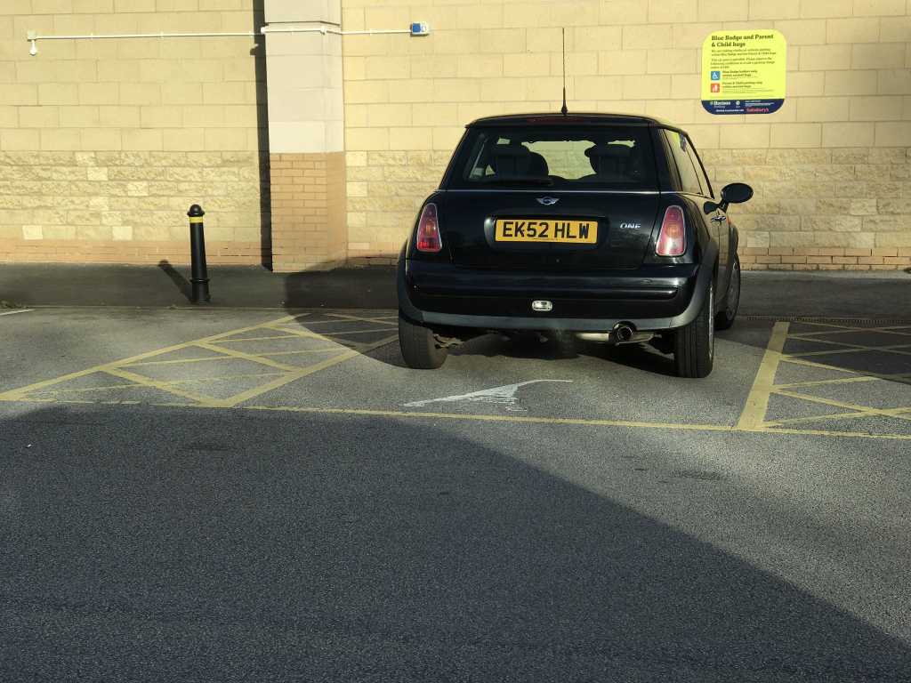 EK53 HLW displaying Selfish Parking