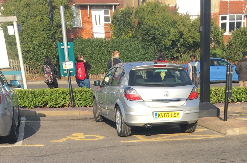 KV07 HSY displaying Inconsiderate Parking