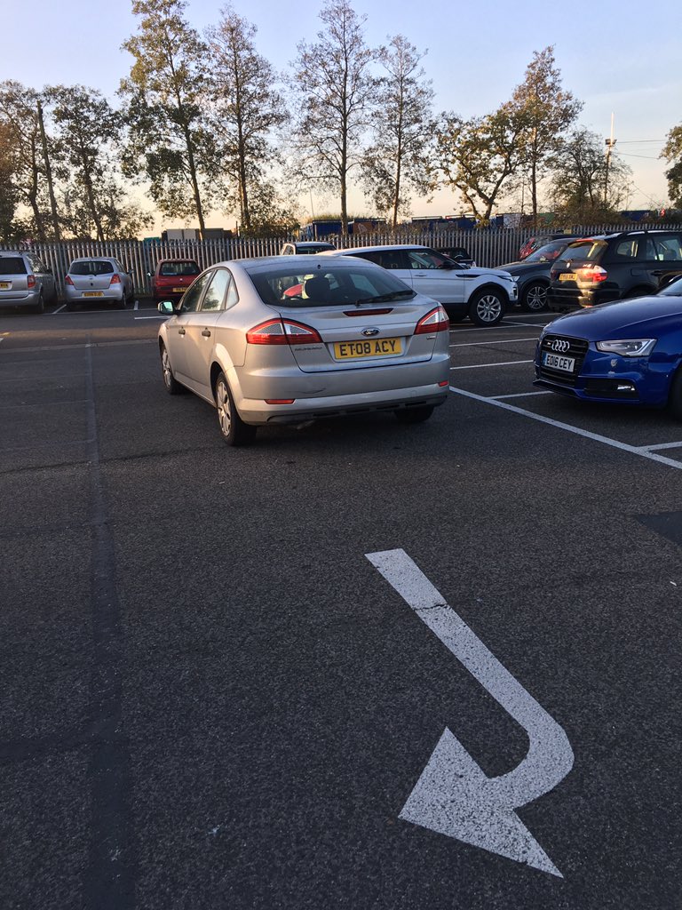 ET08 ACY displaying Inconsiderate Parking