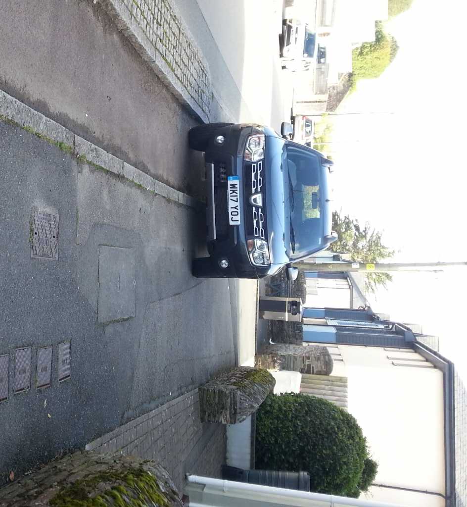 WK17 YOJ displaying crap parking