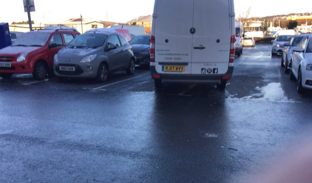 RJ17 WVY is an Inconsiderate Parker
