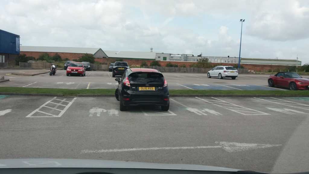 GL10 VES displaying Inconsiderate Parking