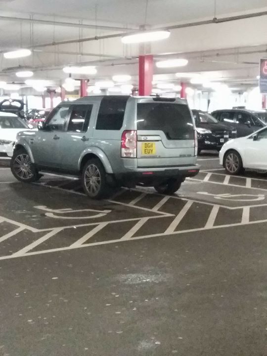 DG11 EUY displaying Selfish Parking