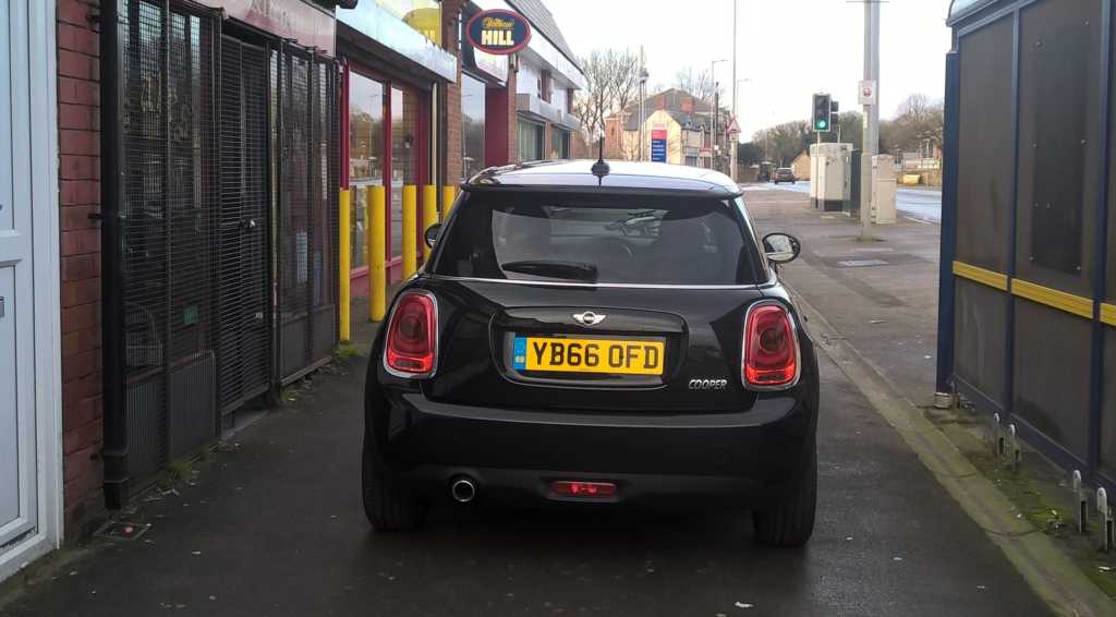 YB66 OFD displaying Inconsiderate Parking