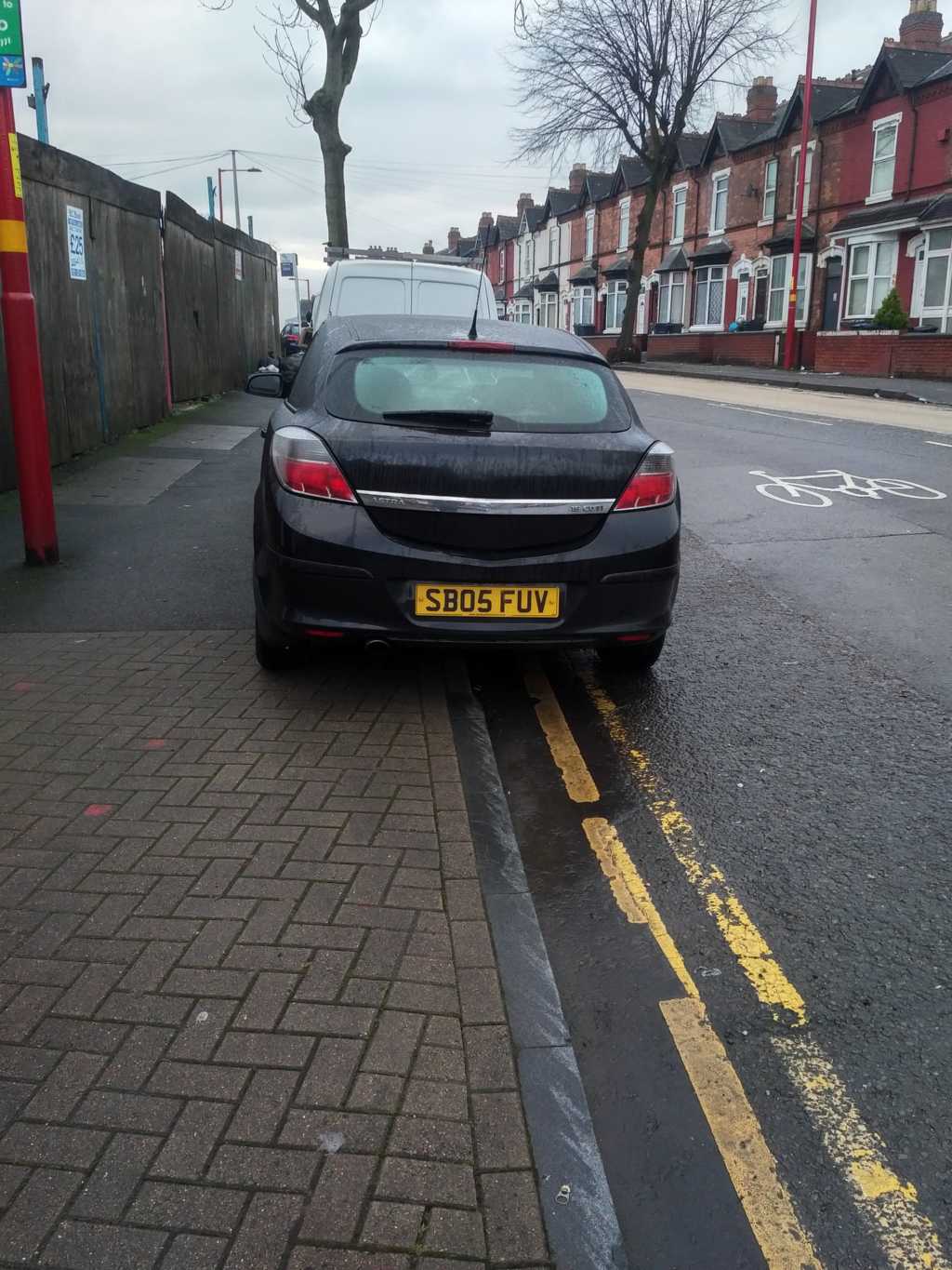 SB05 FUV displaying Inconsiderate Parking