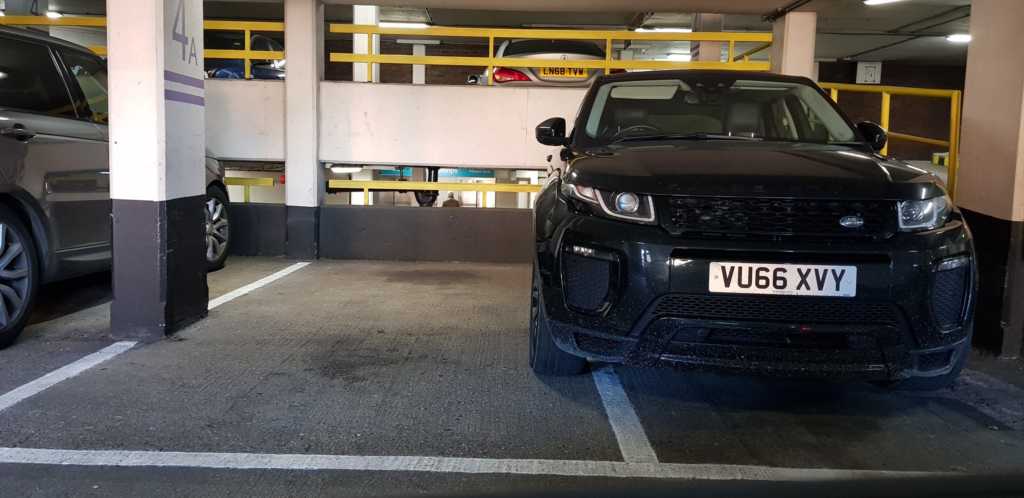 VU66 XVY displaying crap parking