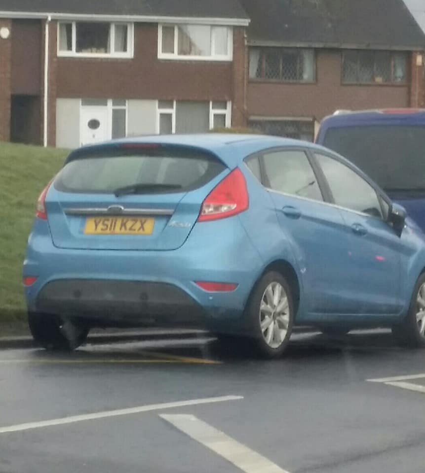 YS11 KZX displaying Inconsiderate Parking