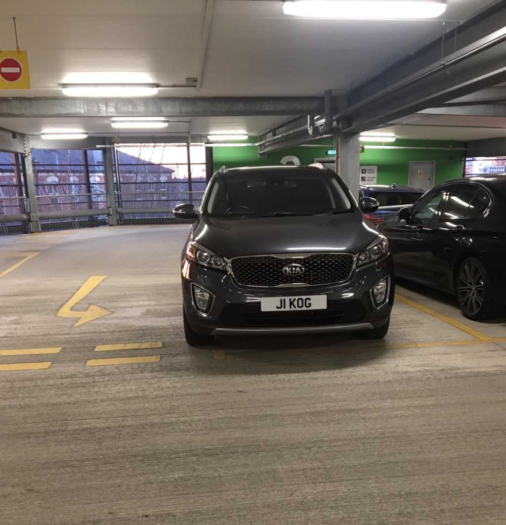 J1 KOG displaying crap parking