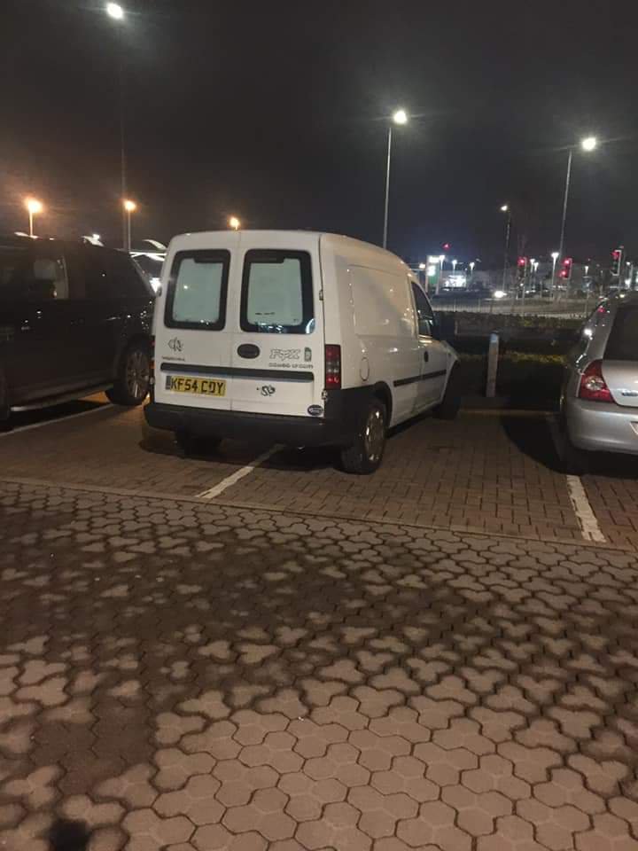 KF54 CDY displaying Inconsiderate Parking