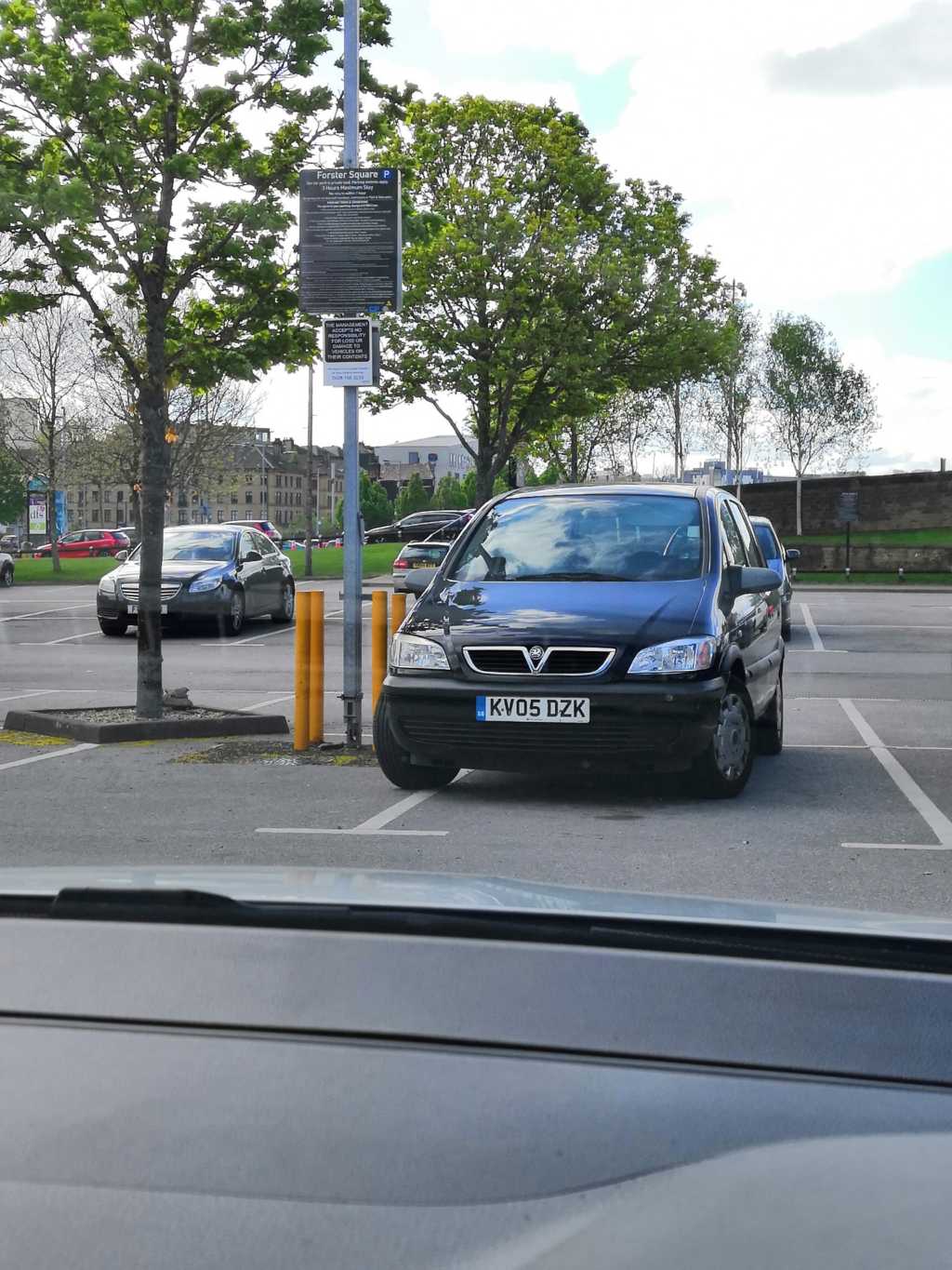 KV05 DZK displaying Selfish Parking