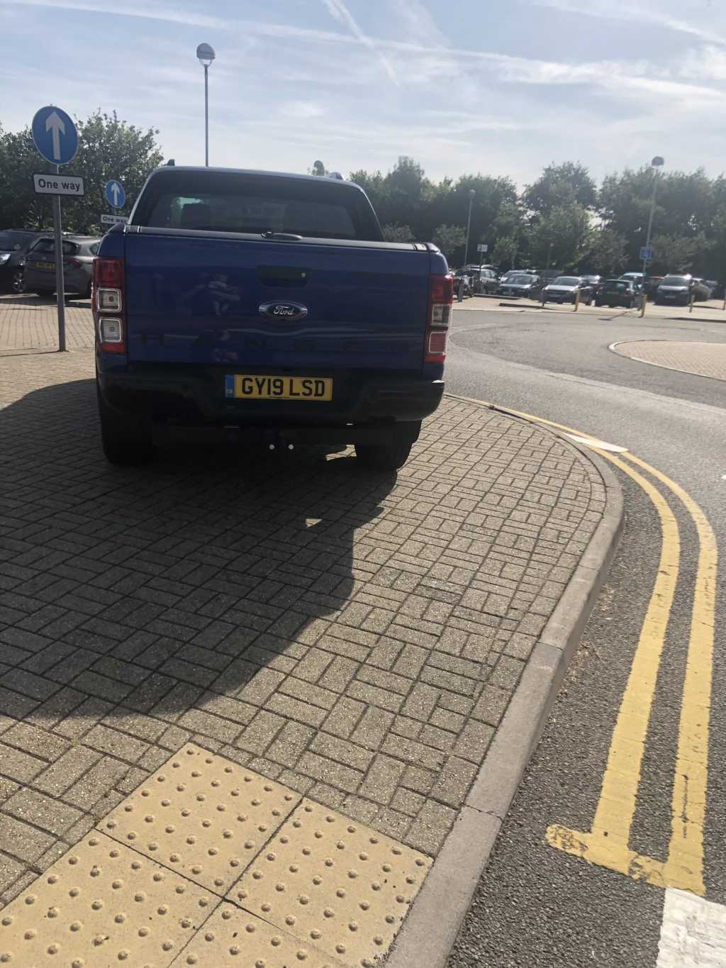 GY19 LSD displaying Inconsiderate Parking