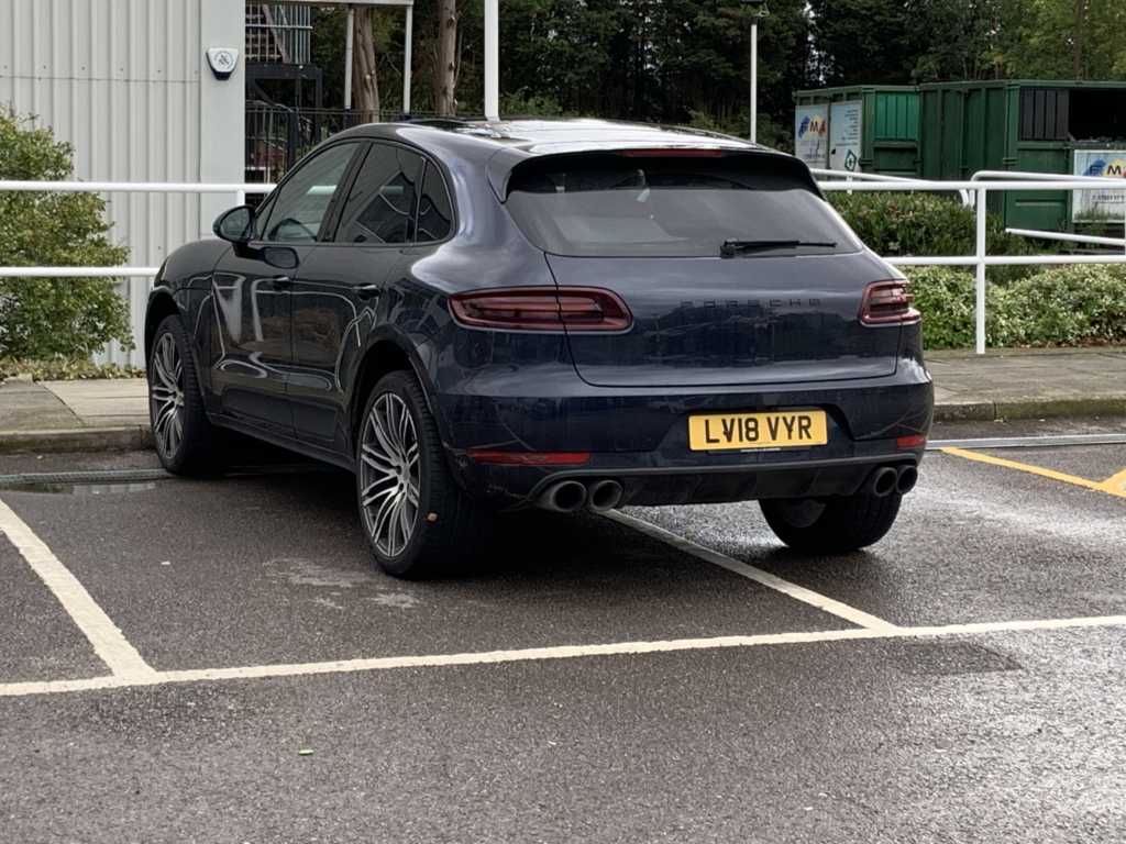LV18 VYR displaying crap parking
