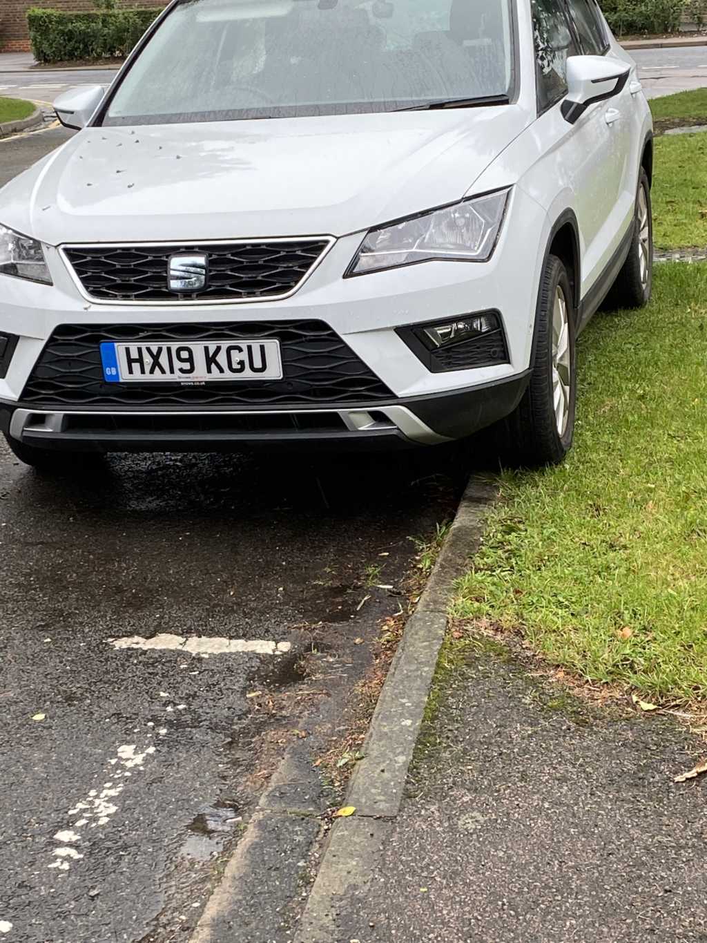 HX19 KGU displaying Inconsiderate Parking