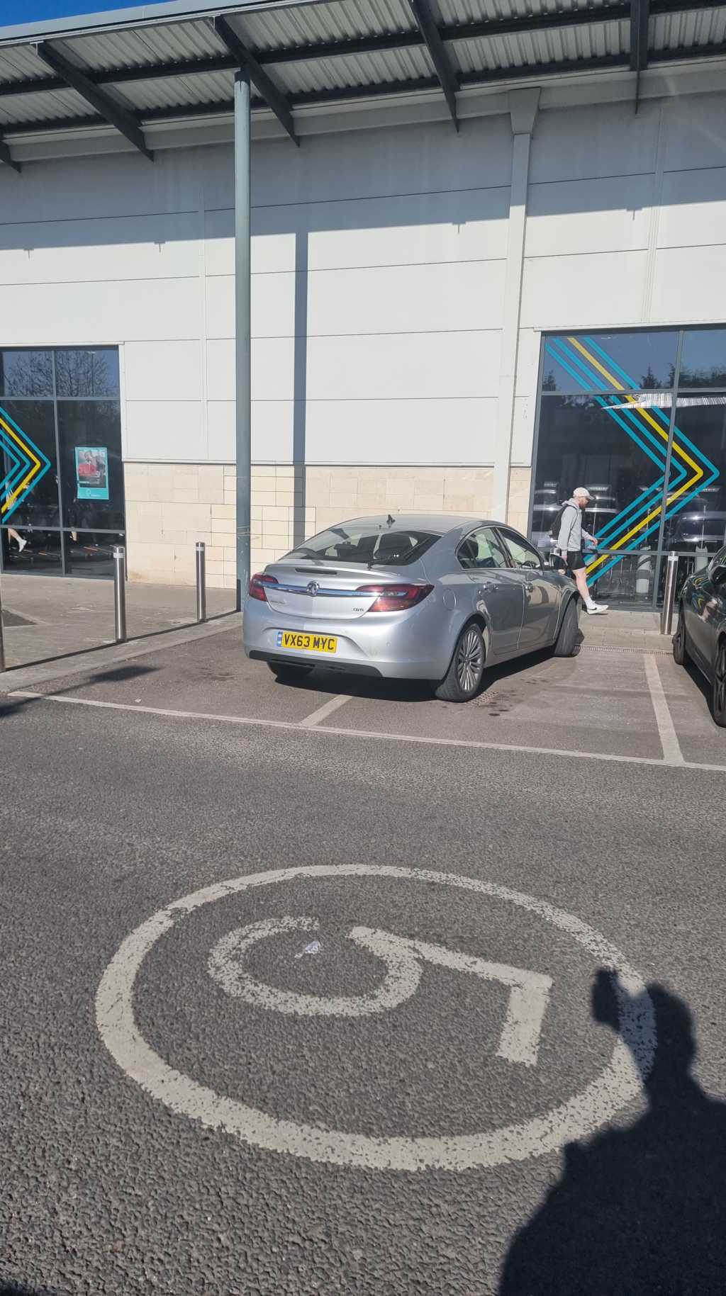 VX63MYC displaying Inconsiderate Parking